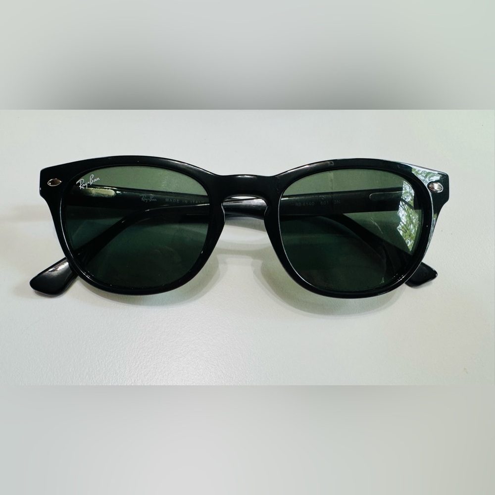Ray-Ban RB4140 601 3N Sunglasses.